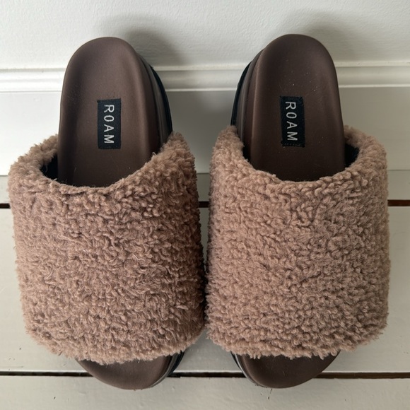 Roam fuzzy platform taupe faux shearling  size 9 excellent condition - Picture 7 of 11